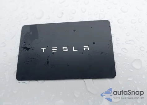 2020 Tesla Model Y Long Range Dual Motor All-Wheel Drive z USA, uszkodzony, nr VIN 5YJYGDEEXLF055748